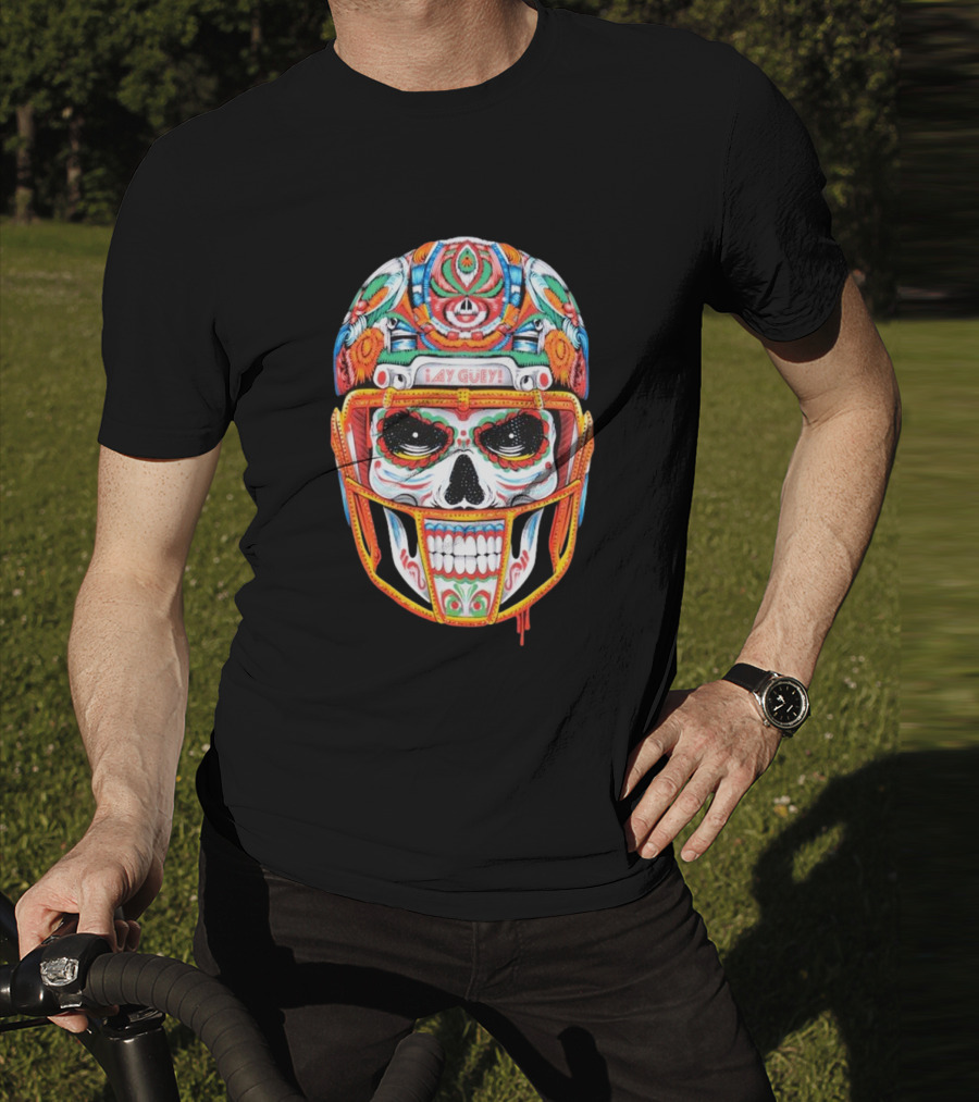 Primera De 10 ¡Ay Güey! Colorful Skull Football Helmet T-Shirt