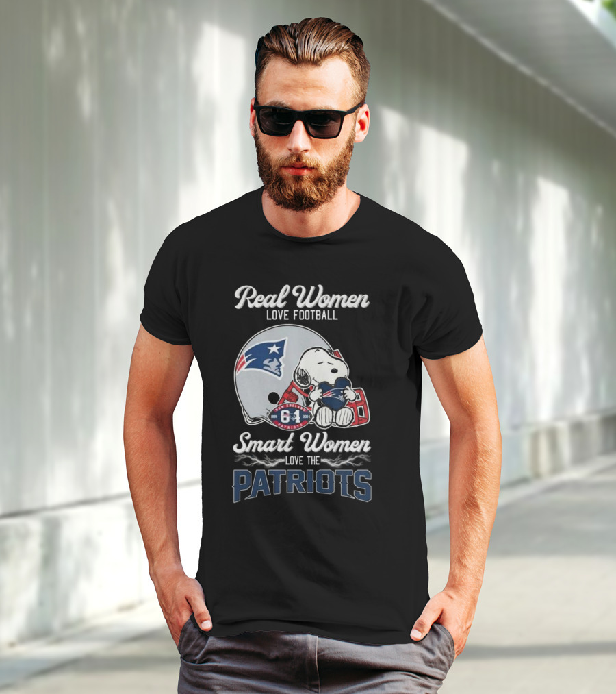 Real Women Love Football Smart Women Love The Patriots Snoopy Patriots Helmet T-Shirt