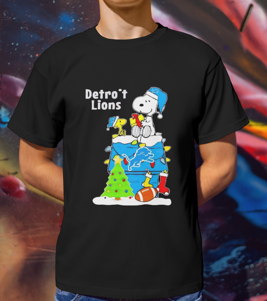 Snoopy And Woodstock Detroit Lions Christmas Igloo With Football And Tree T-Shirt