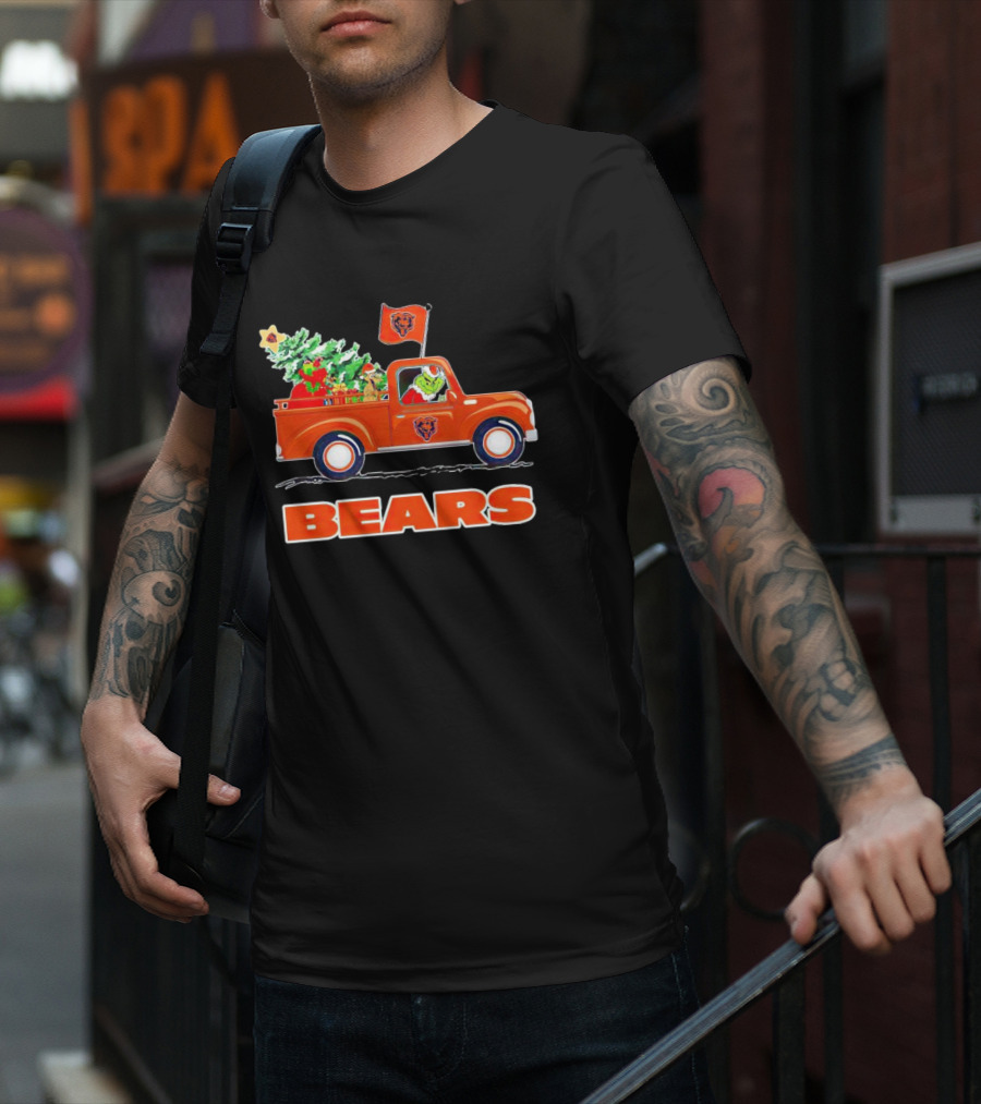 Grinch Driving Christmas Truck With Chicago Bears T-Shirt
