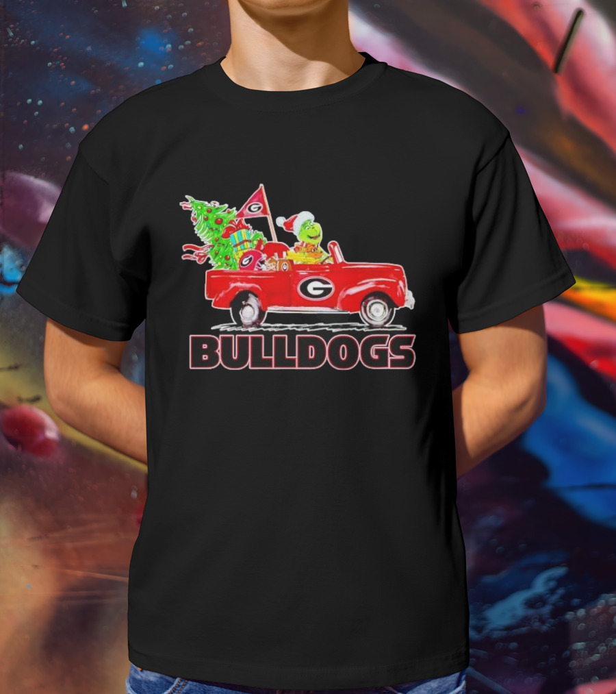 Grinch Driving Red Car With Dog Christmas Tree Gifts Georgia Bulldogs T-Shirt