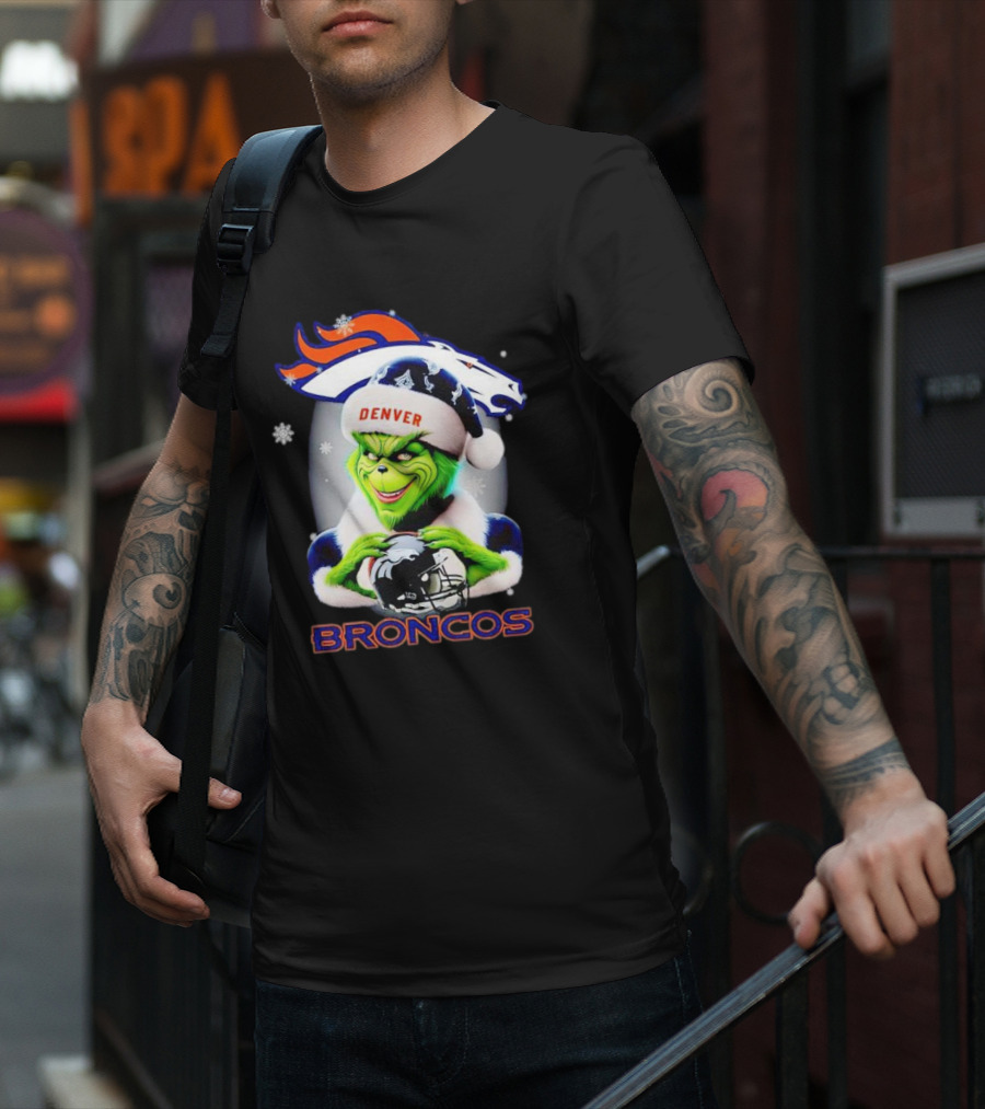 Denver Broncos Christmas Grinch Holding Football Helmet T-Shirt