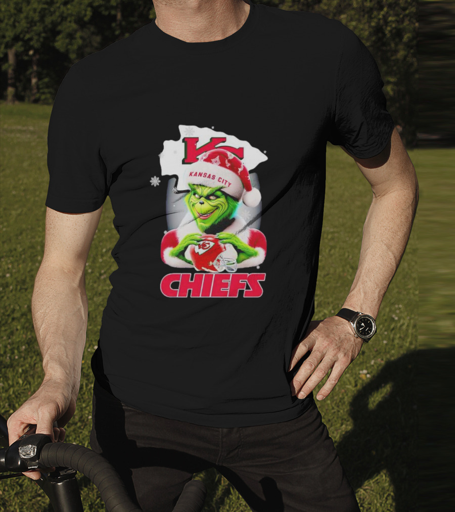 Kansas City Chiefs Christmas Grinch In Santa Hat Holding Football T-Shirt