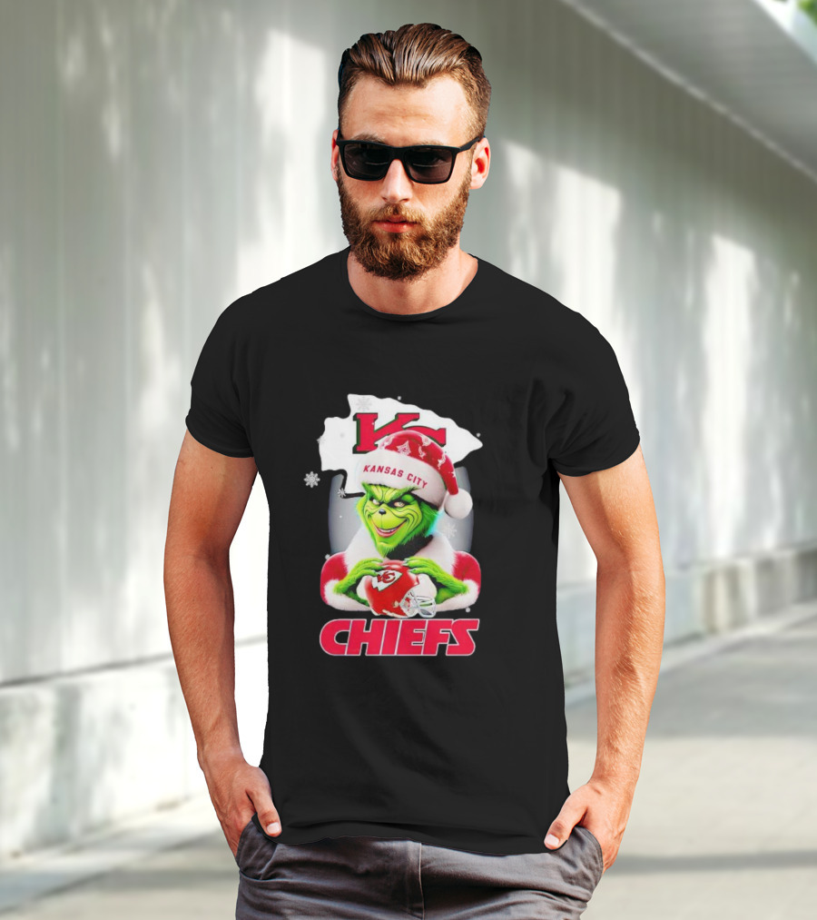 Kansas City Chiefs Christmas Grinch In Santa Hat Holding Football T-Shirt