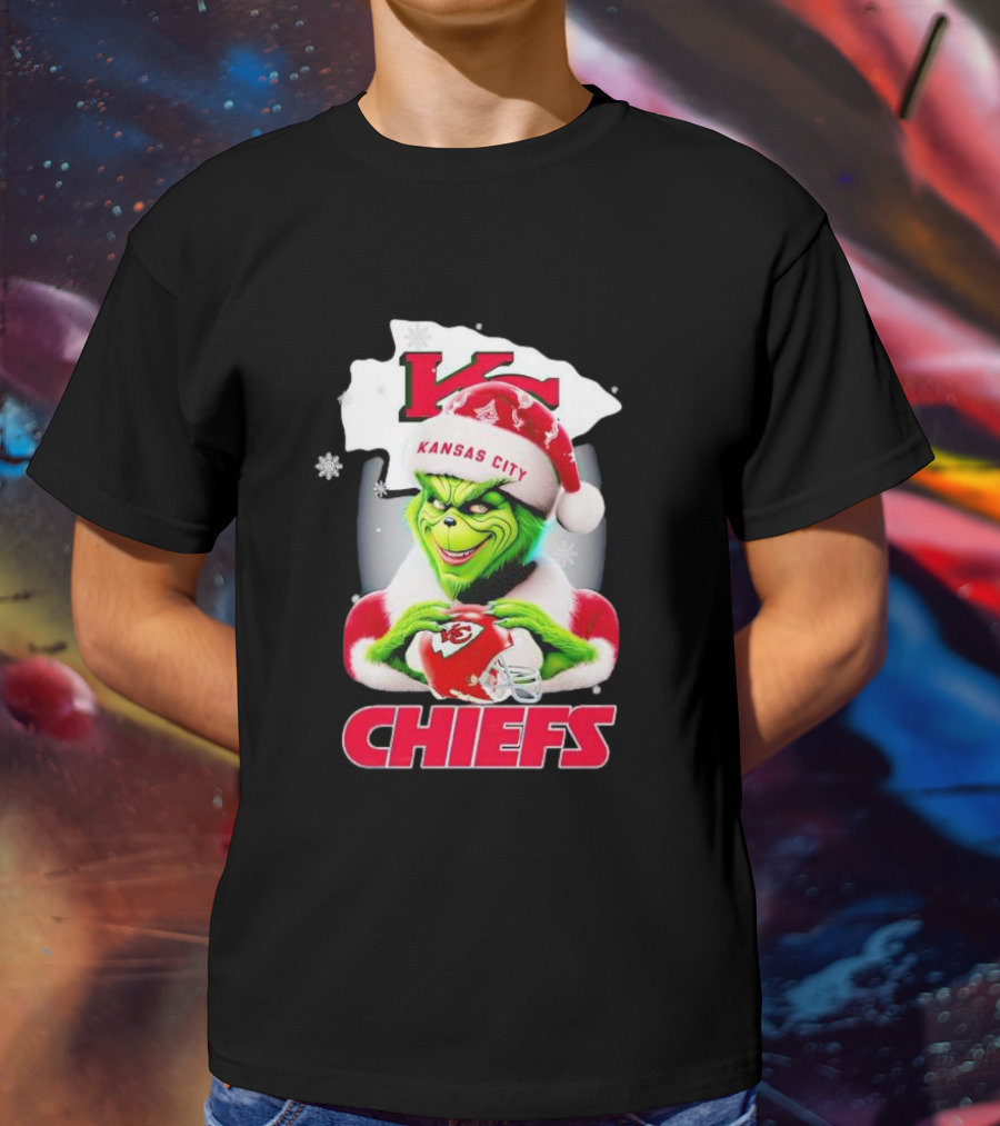 Kansas City Chiefs Christmas Grinch In Santa Hat Holding Football T-Shirt