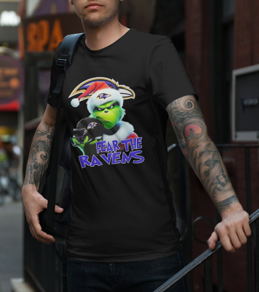 Grinch Wearing Santa Hat Holding Baltimore Ravens Helmet Fear The Ravens T-Shirt