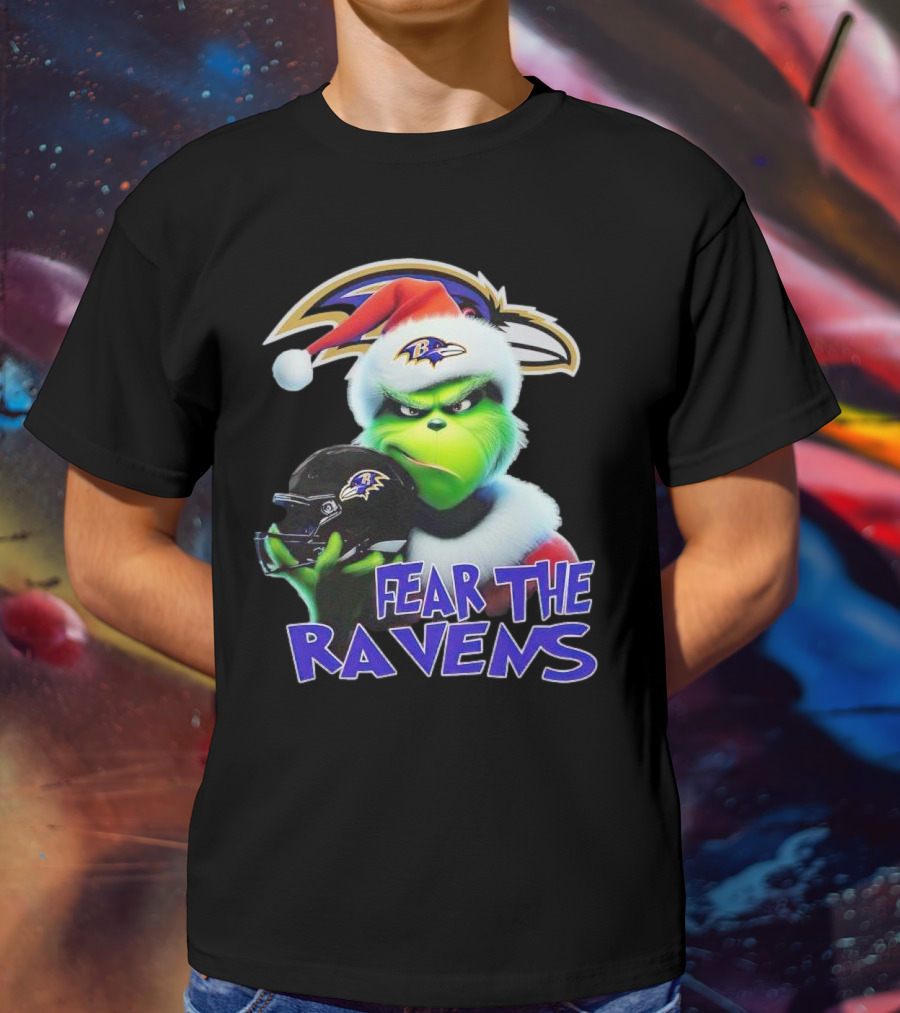 Grinch Wearing Santa Hat Holding Baltimore Ravens Helmet Fear The Ravens T-Shirt
