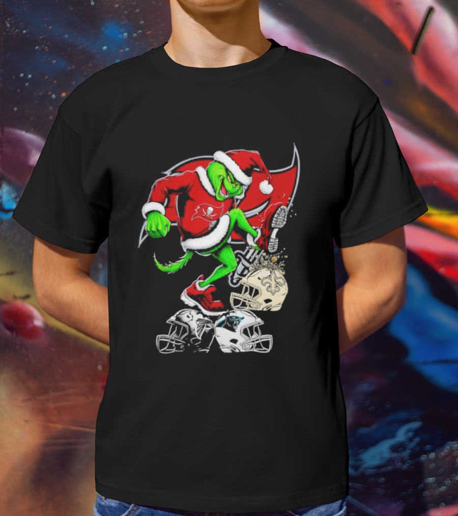 Tampa Bay Buccaneers Grinch Santa Stomping NFL Helmets Funny Christmas T-Shirt