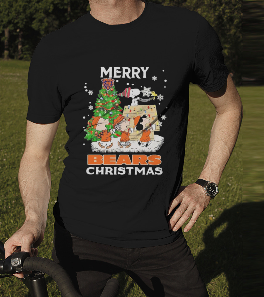 Peanuts Christmas Chicago Bears Merry Holiday Scene T-Shirt