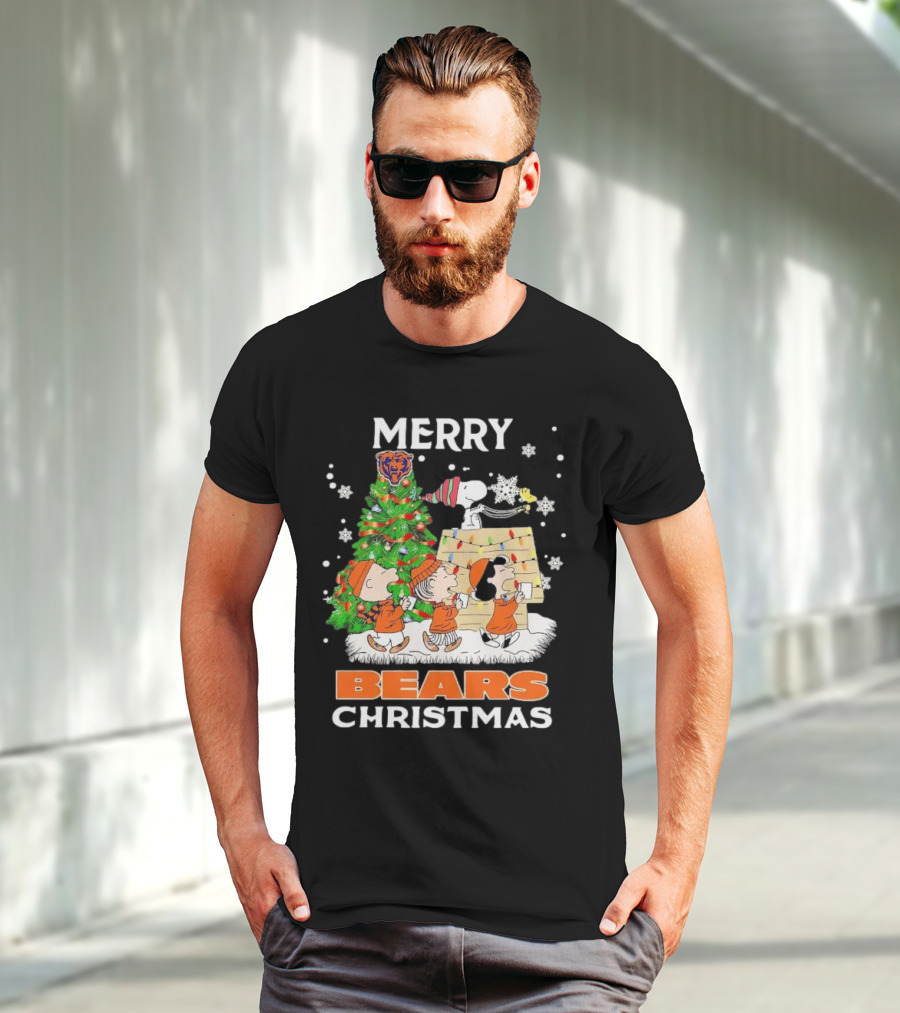 Peanuts Christmas Chicago Bears Merry Holiday Scene T-Shirt