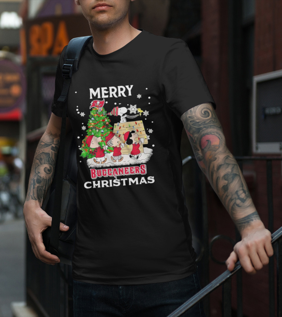 Merry Christmas Peanuts Characters Tampa Bay Buccaneers T-Shirt