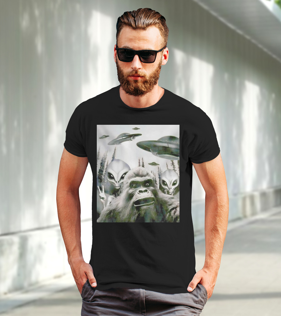 Bigfoot Aliens Selfie UFO Forest Adventure T-Shirt