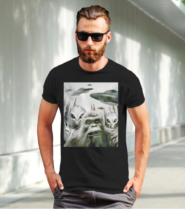 Bigfoot Aliens Selfie UFO Forest Adventure T-Shirt