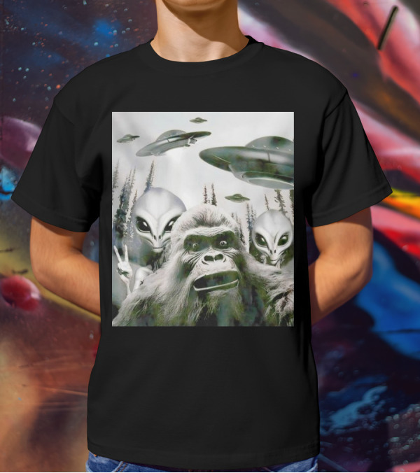 Bigfoot Aliens Selfie UFO Forest Adventure T-Shirt