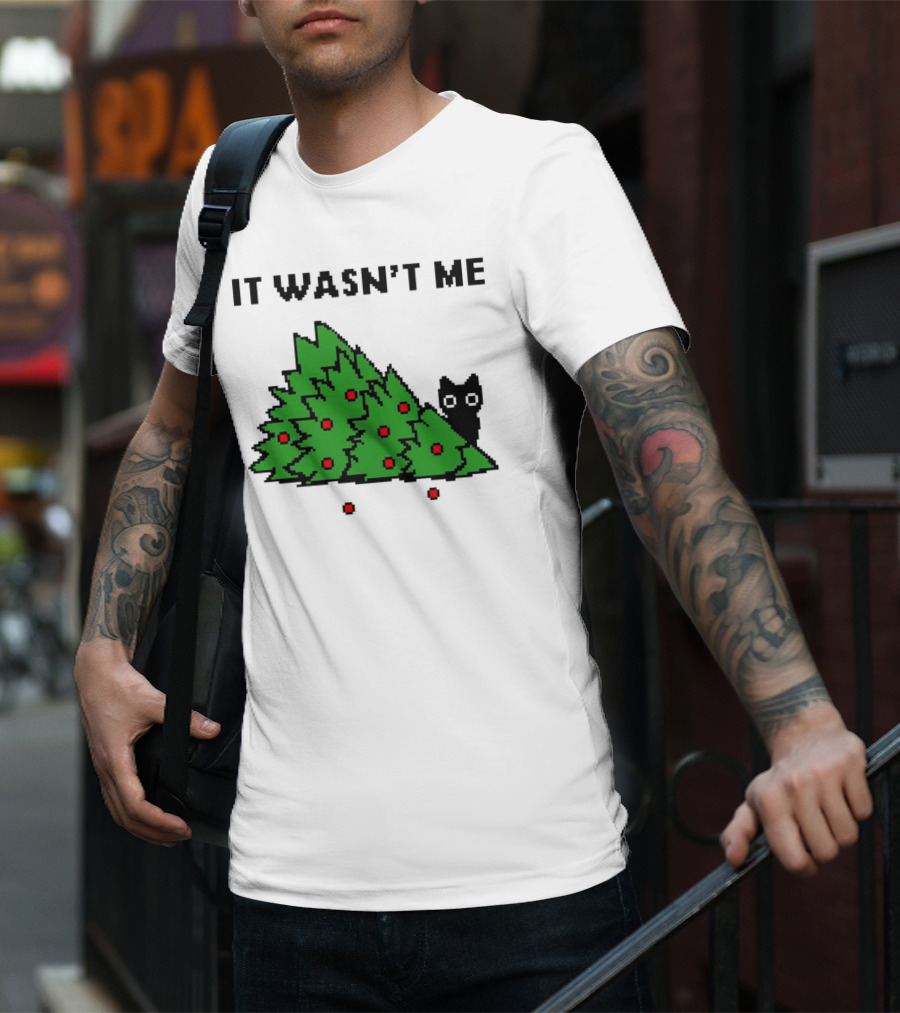 Cat Hiding Behind Christmas Tree It Wasn't Me T-Shirt