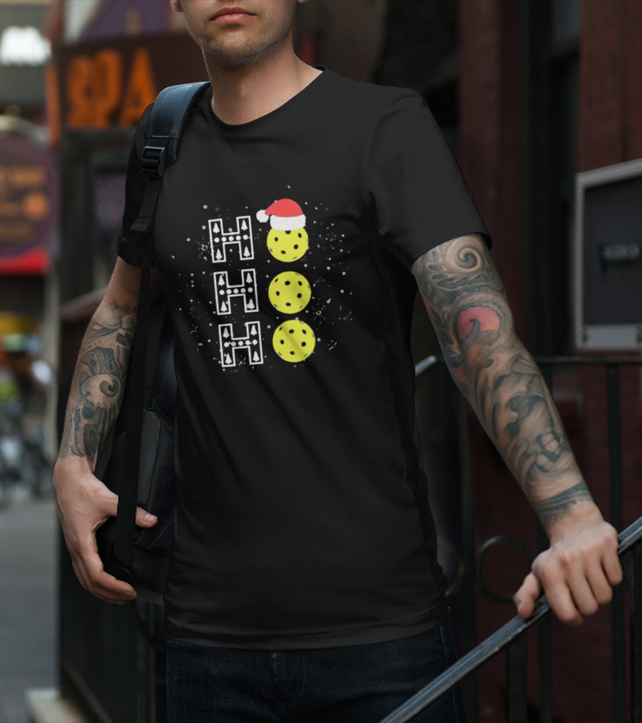 Santa Pickleball Hohoho Christmas Pickleballs With Santa Hat Snowy Holiday Fun T-Shirt