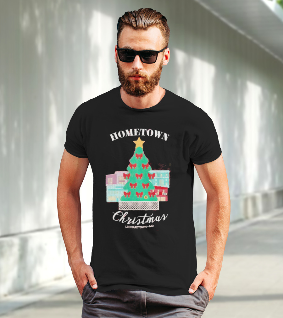 Hometown Christmas Leonardtown MD Christmas Tree With Red Bows And Star T-Shirt