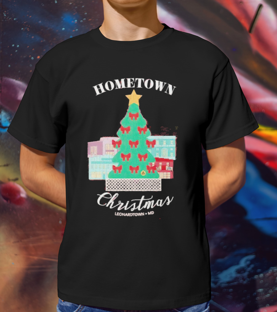 Hometown Christmas Leonardtown MD Christmas Tree With Red Bows And Star T-Shirt