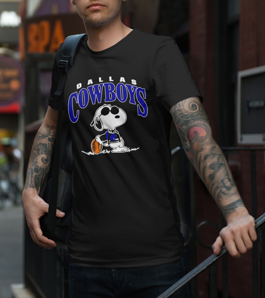 Dallas Cowboys Snoopy Football Player T-Shirt