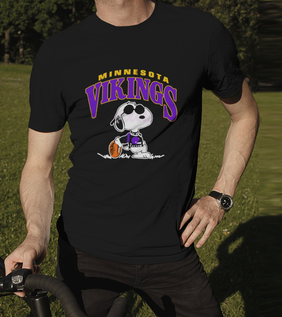 Snoopy Minnesota Vikings Football T-Shirt