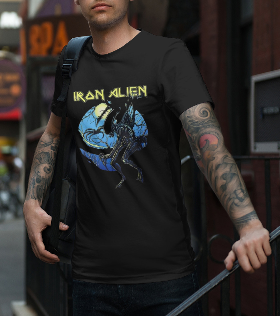 Iron Alien Xenomorph Moonlight Scene T-Shirt