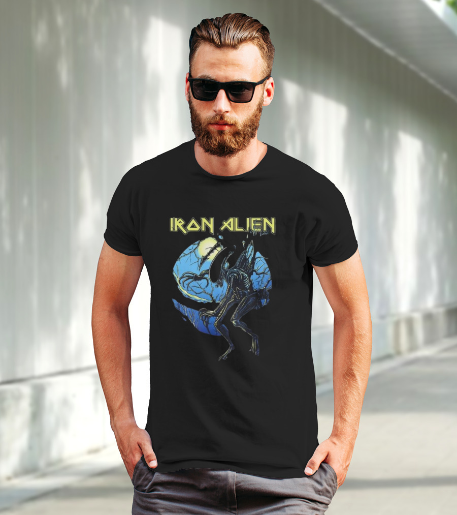 Iron Alien Xenomorph Moonlight Scene T-Shirt