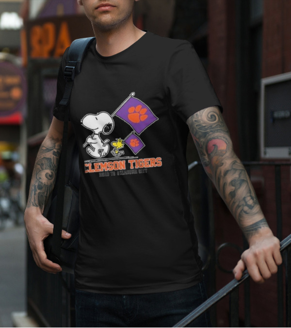 Snoopy And Woodstock Clemson Tigers Journey To Oklahoma City With Paw Flags T-Shirt