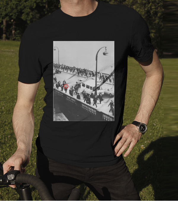 Peter Gabriel In 1977 Urban Crowd With Red Circle Highlight T-Shirt