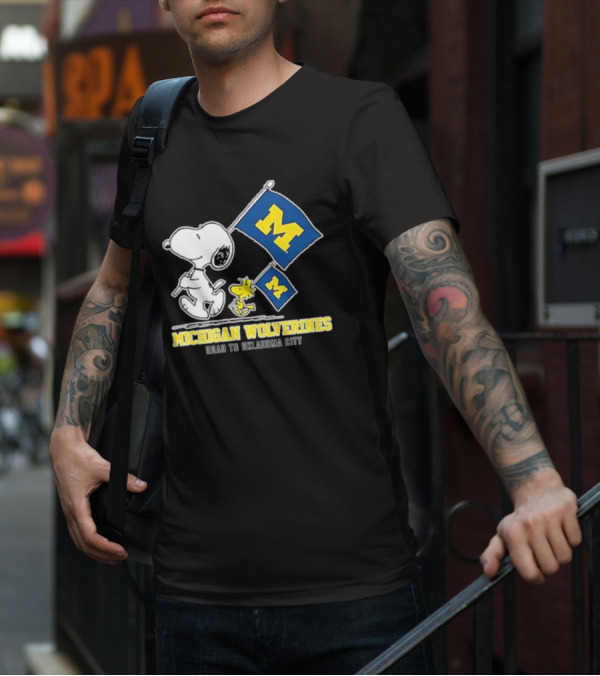 Snoopy And Woodstock Michigan Wolverines Flags Road To Oklahoma City T-Shirt