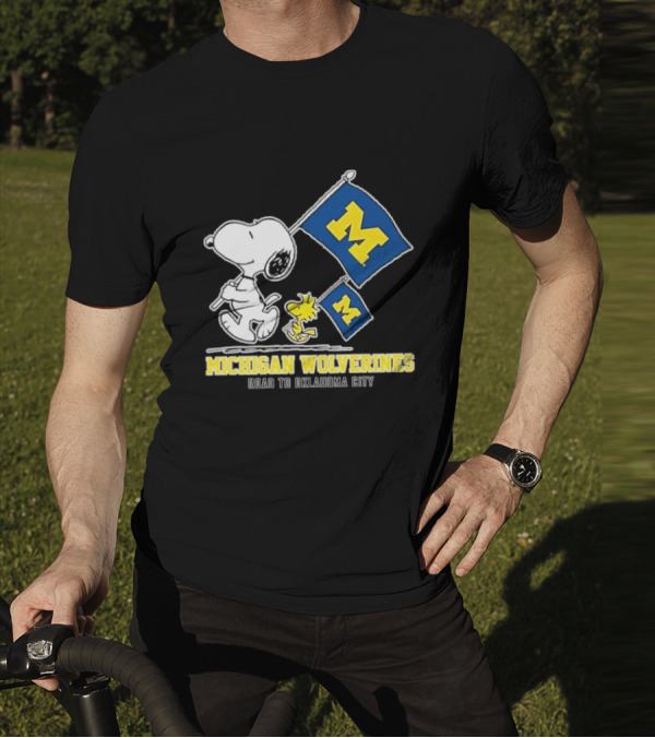 Snoopy And Woodstock Michigan Wolverines Flags Road To Oklahoma City T-Shirt