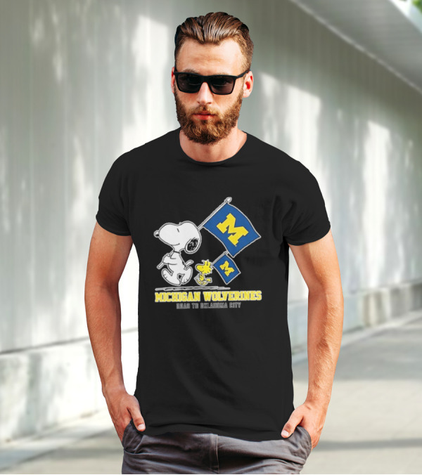 Snoopy And Woodstock Michigan Wolverines Flags Road To Oklahoma City T-Shirt