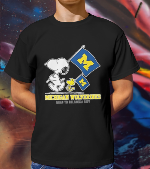Snoopy And Woodstock Michigan Wolverines Flags Road To Oklahoma City T-Shirt