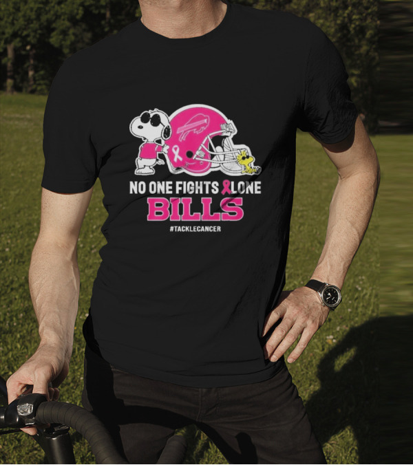 Snoopy And Woodstock No One Fights Alone Buffalo Bills #TackleCancer T-Shirt