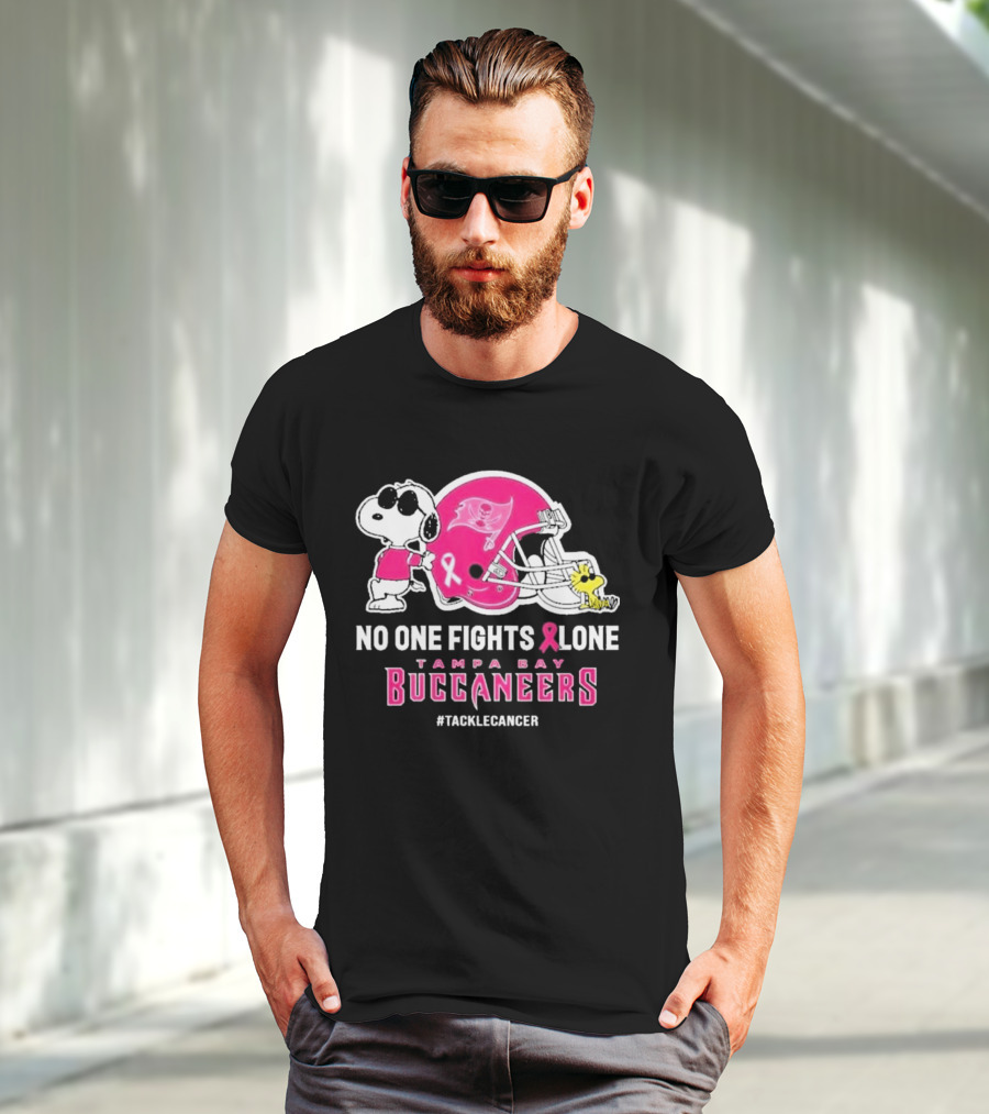 Snoopy And Woodstock No One Fights Alone Tampa Bay Buccaneers #Tacklecancer Pink Helmet T-Shirt