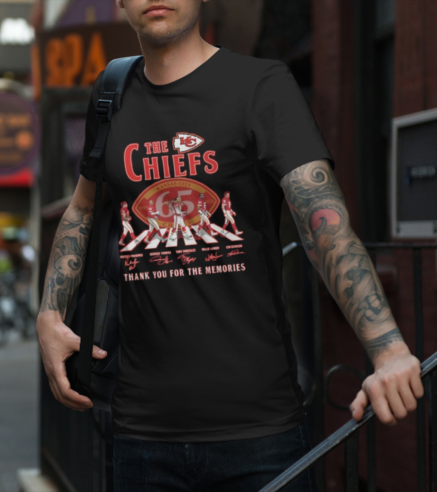 The Kansas City Chiefs 65 Years Thank You For The Memories Patrick Mahomes Derrick Thomas Tony Gonzalez Willie Lanier Len Dawson Abbey Road Signatures T-Shirt
