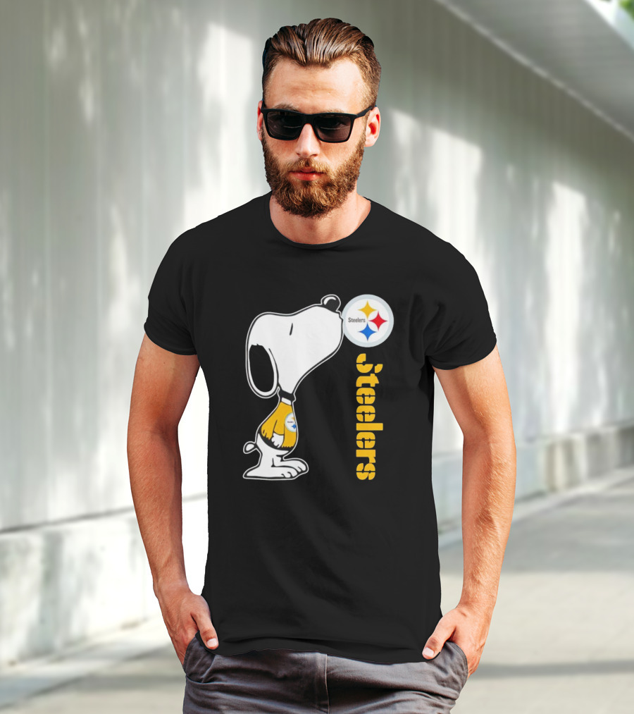 Snoopy Steelers Football Logo Kiss T-Shirt