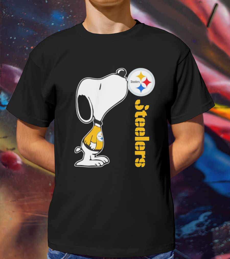 Snoopy Steelers Football Logo Kiss T-Shirt