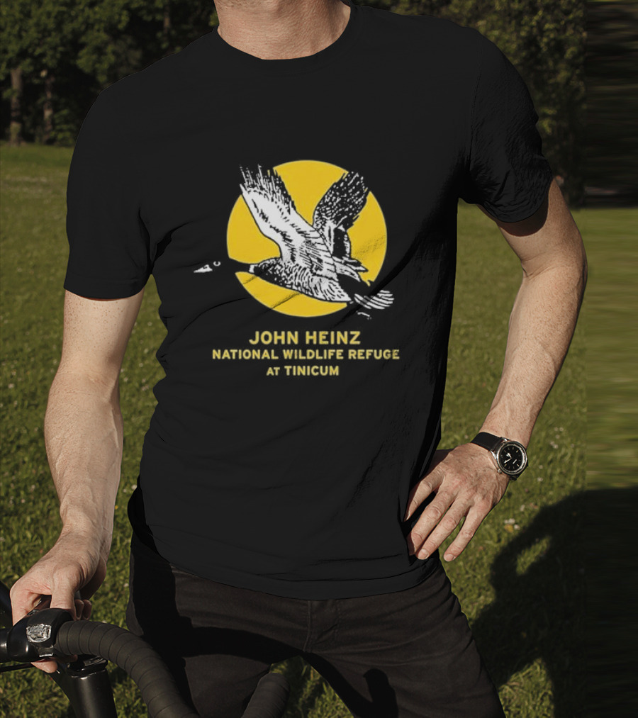 JOHN HEINZ NATIONAL WILDLIFE REFUGE AT TINICUM FLYING GOOSE SILHOUETTE WITH YELLOW SUN BACKGROUND T-Shirt