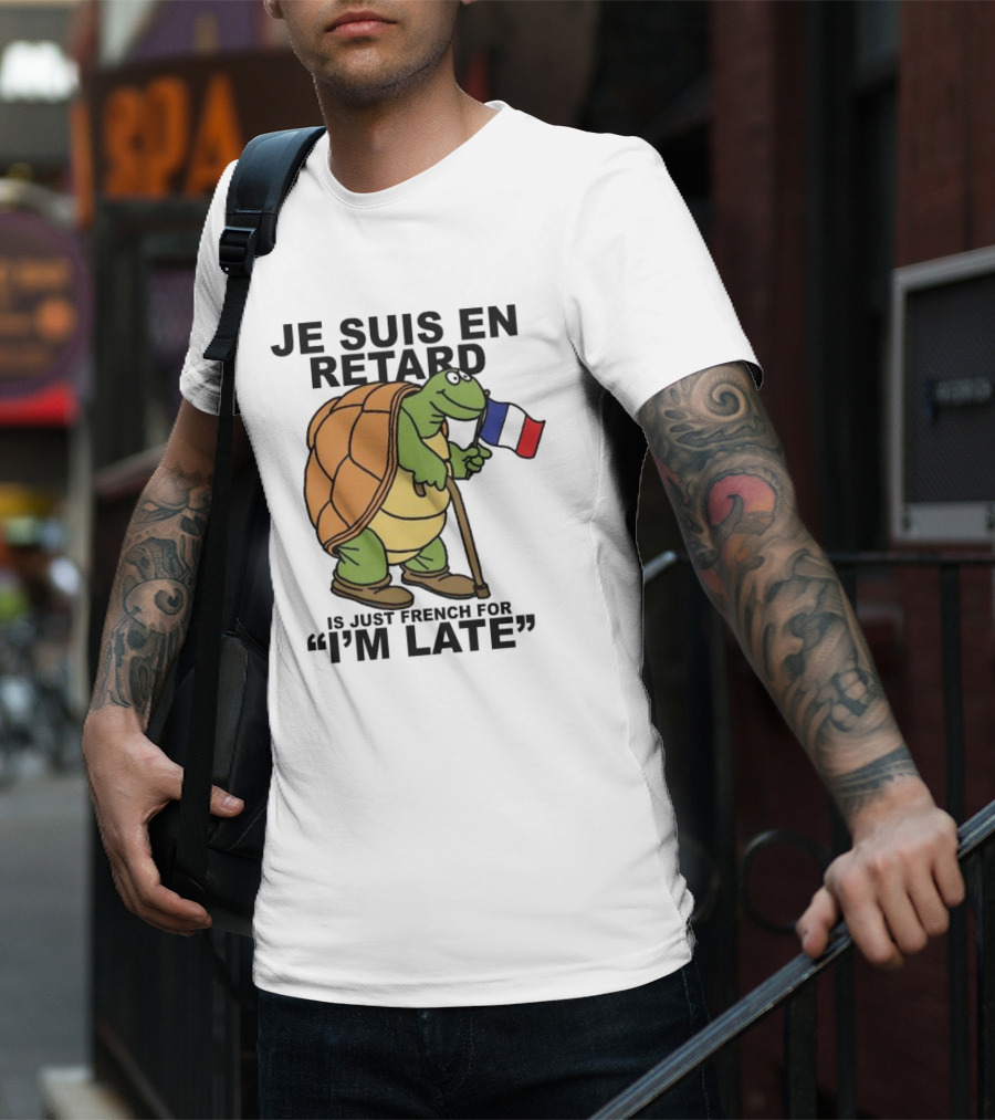 Je Suis En Retard Turtle Holding French Flag I’m Late T-Shirt