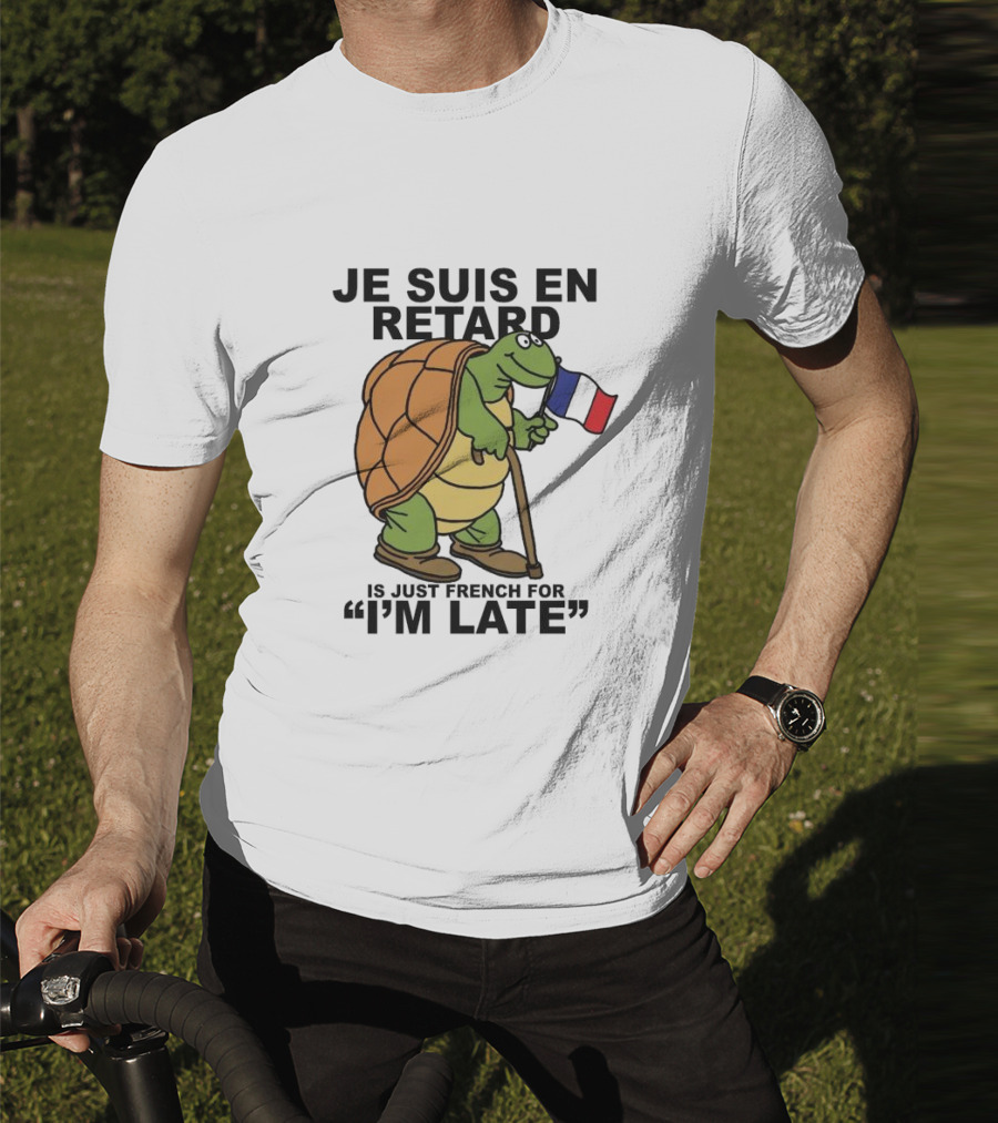 Je Suis En Retard Turtle Holding French Flag I’m Late T-Shirt