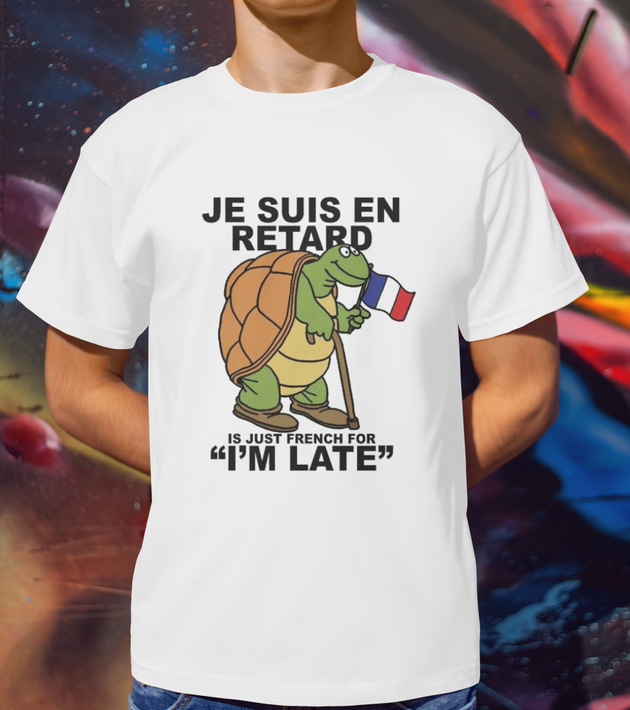 Je Suis En Retard Turtle Holding French Flag I’m Late T-Shirt