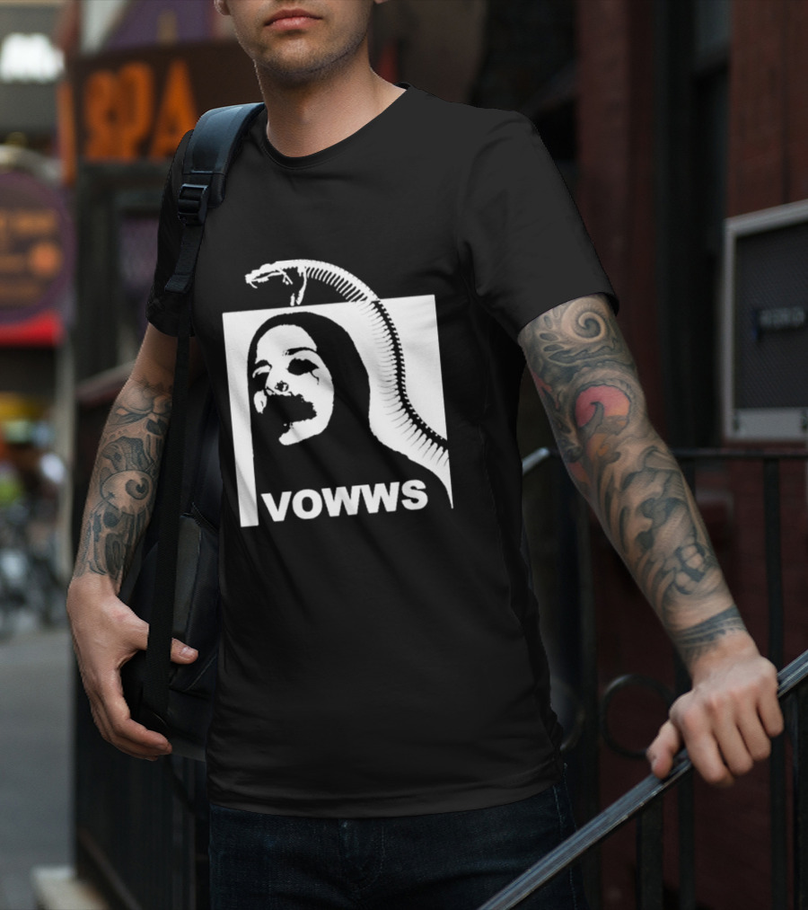 Vowws Snake Minimalist T-Shirt