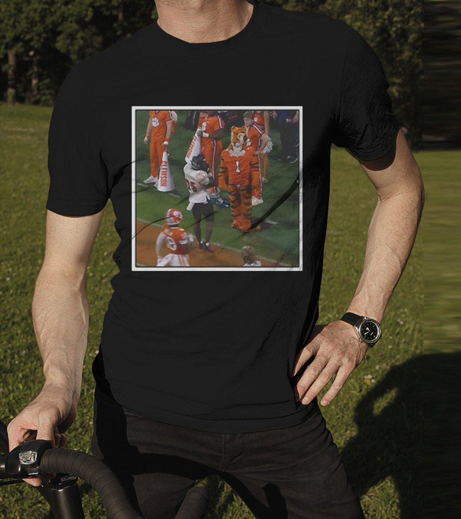 Clemson Tigers Mascot And Louisville Cardinals Player On Sideline T-Shirt