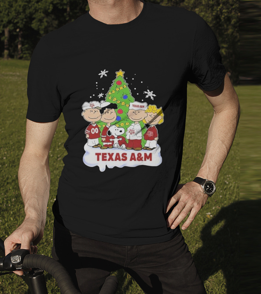Texas A&M Aggies Christmas With Snoopy And Peanuts Characters T-Shirt