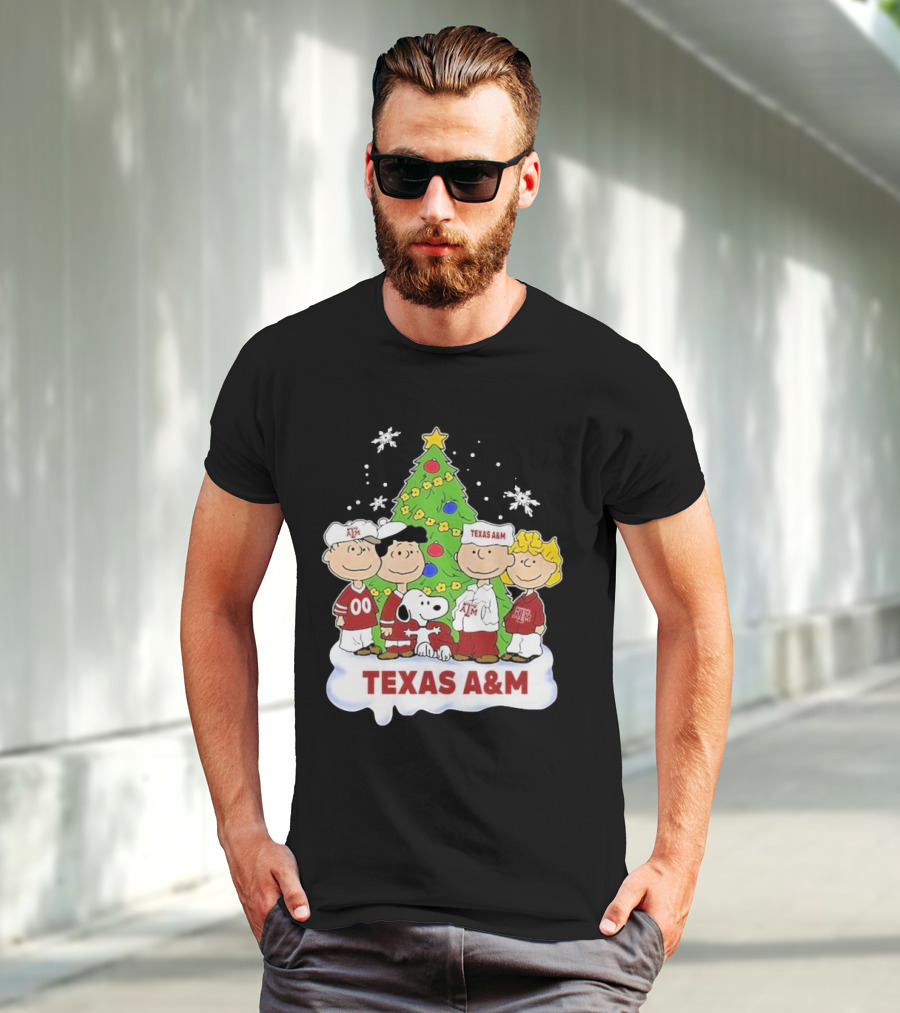 Texas A&M Aggies Christmas With Snoopy And Peanuts Characters T-Shirt