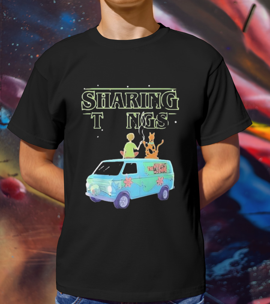 Scooby Doo Sharing Tings With Mystery Machine T-Shirt