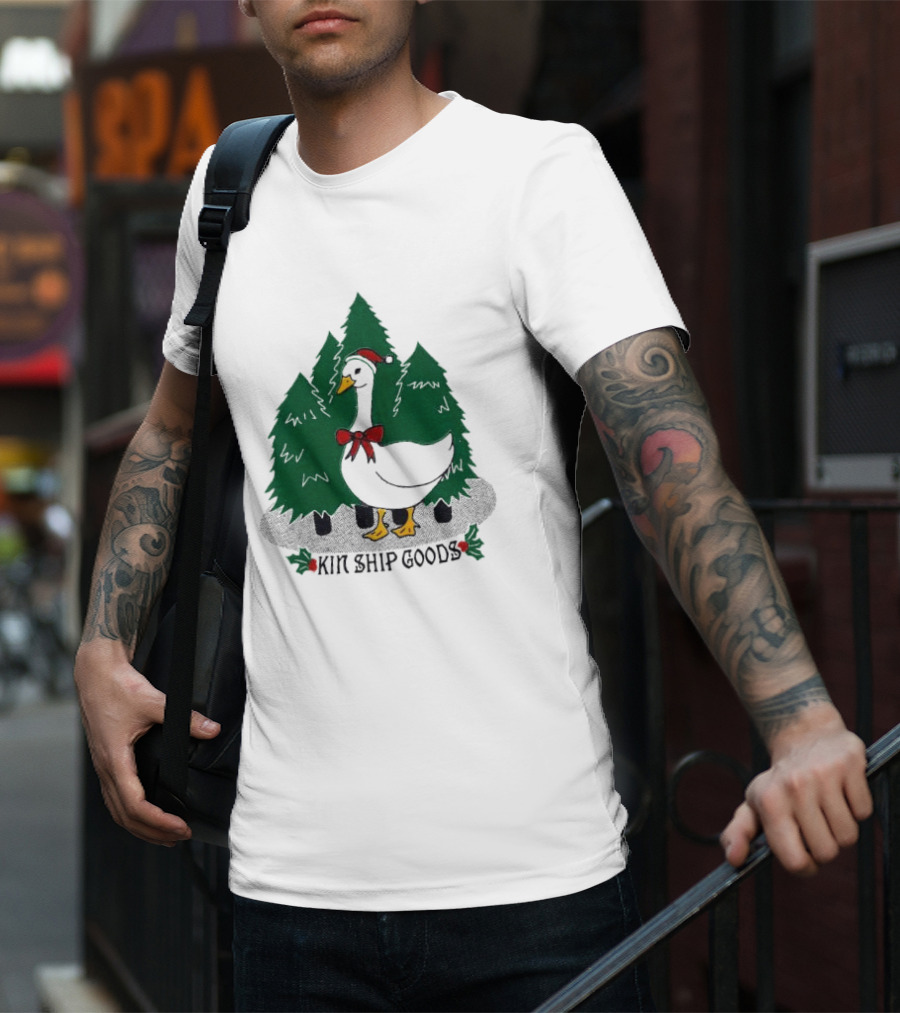 Kin Ship Goods Santa Claus Duck Christmas Trees Merry Christmas T-Shirt