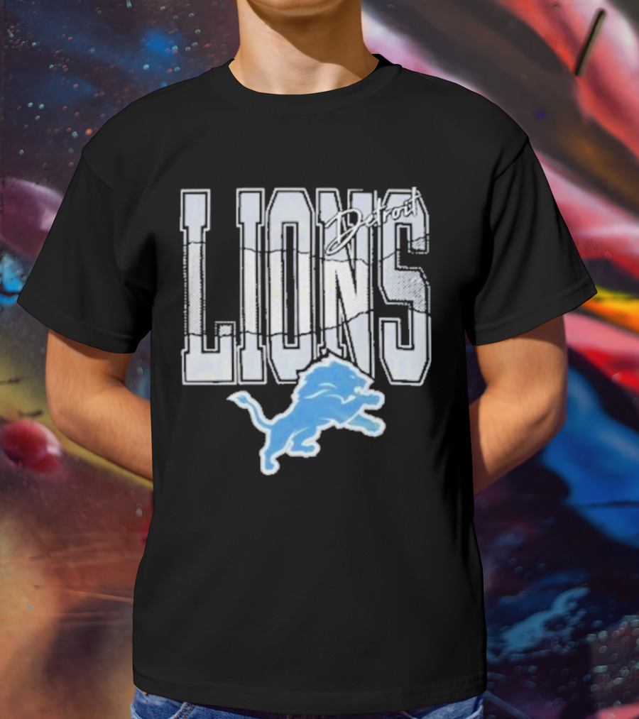 Detroit Lions Vintage Style Blue Lion Emblem On T-Shirt