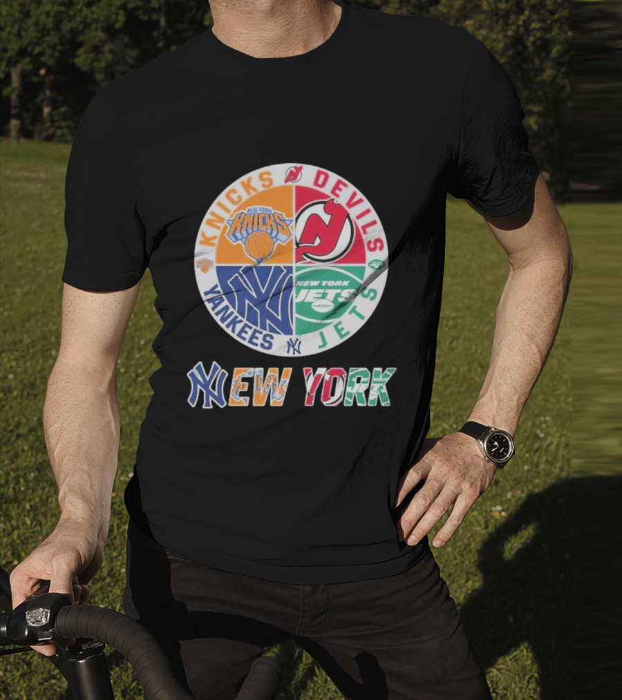 New York Knicks Yankees Jets Devils Circle New York T-Shirt