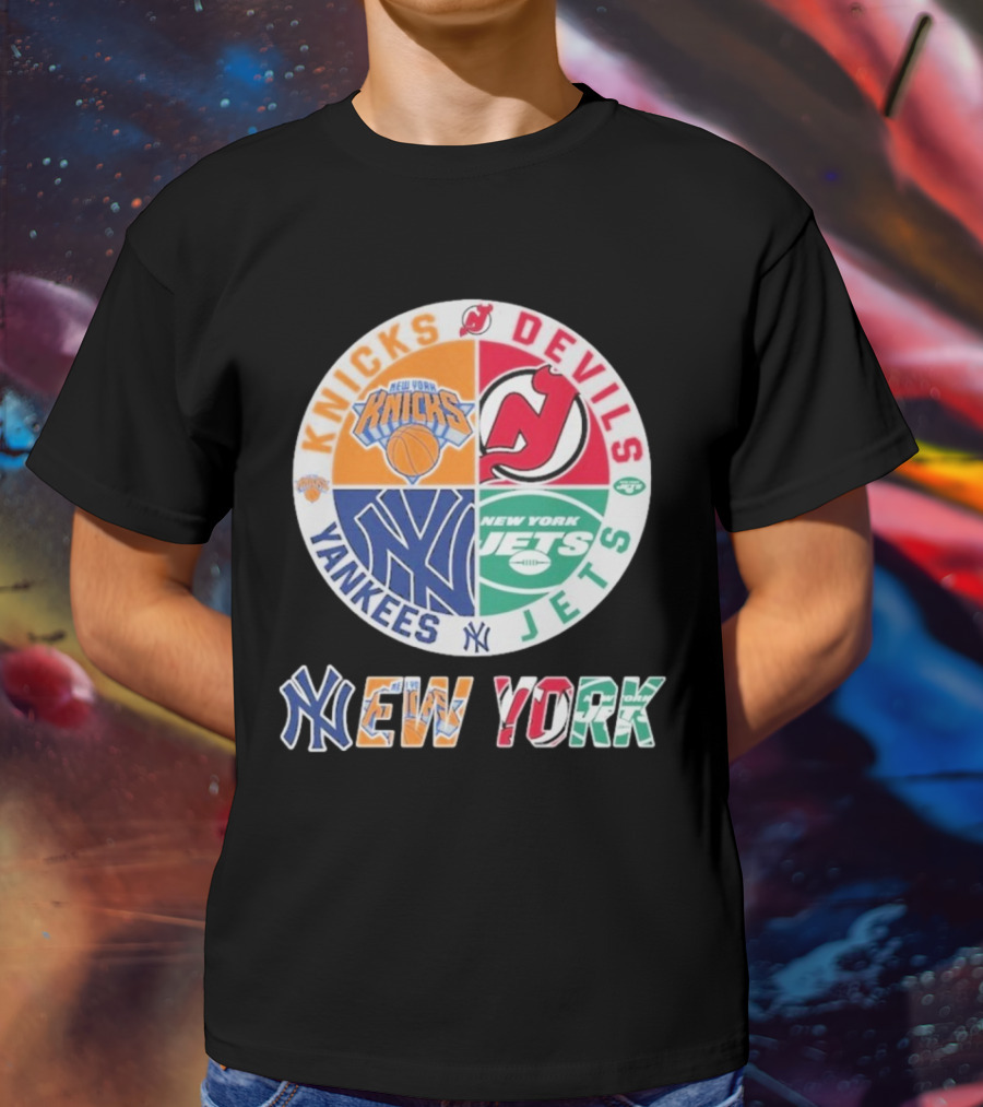 New York Knicks Yankees Jets Devils Circle New York T-Shirt